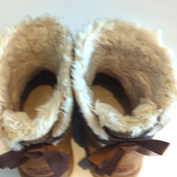 UGG Speckled Brown Shearling Boots - Size 6 - Picture 3 of 5